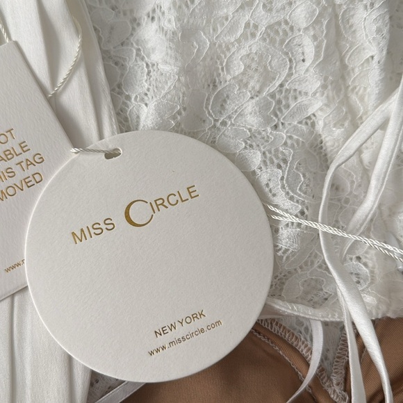 Miss Circle Veronica White Lace Maxi Dress - Picture 5 of 7